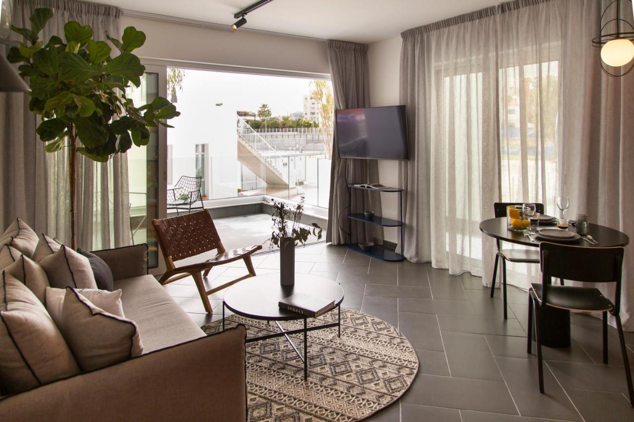 Liv Urban Suites Ларнака Екстериор снимка