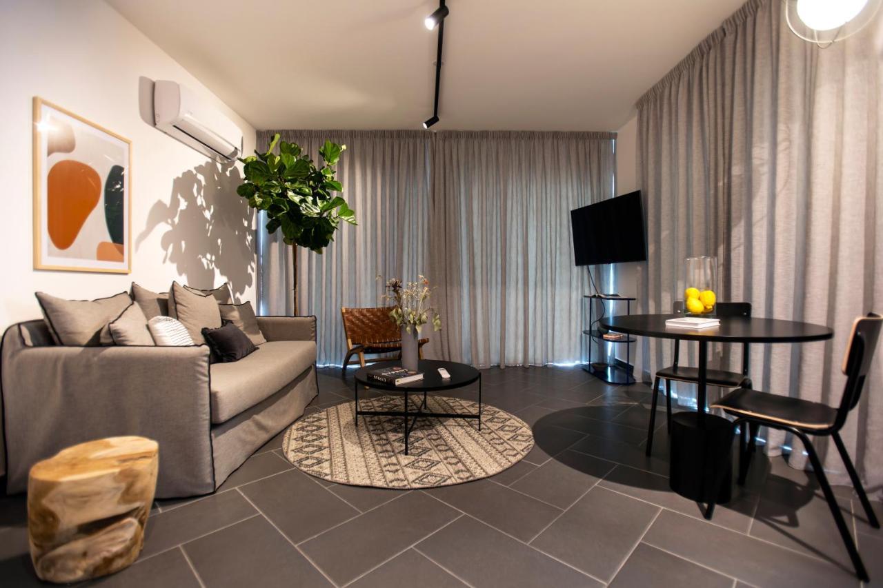 Liv Urban Suites Ларнака Екстериор снимка