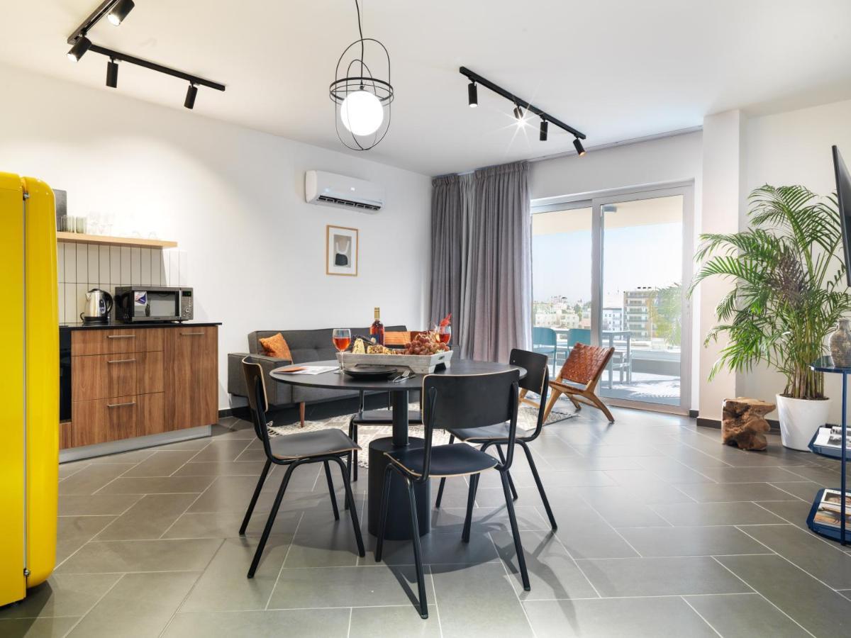 Liv Urban Suites Ларнака Екстериор снимка