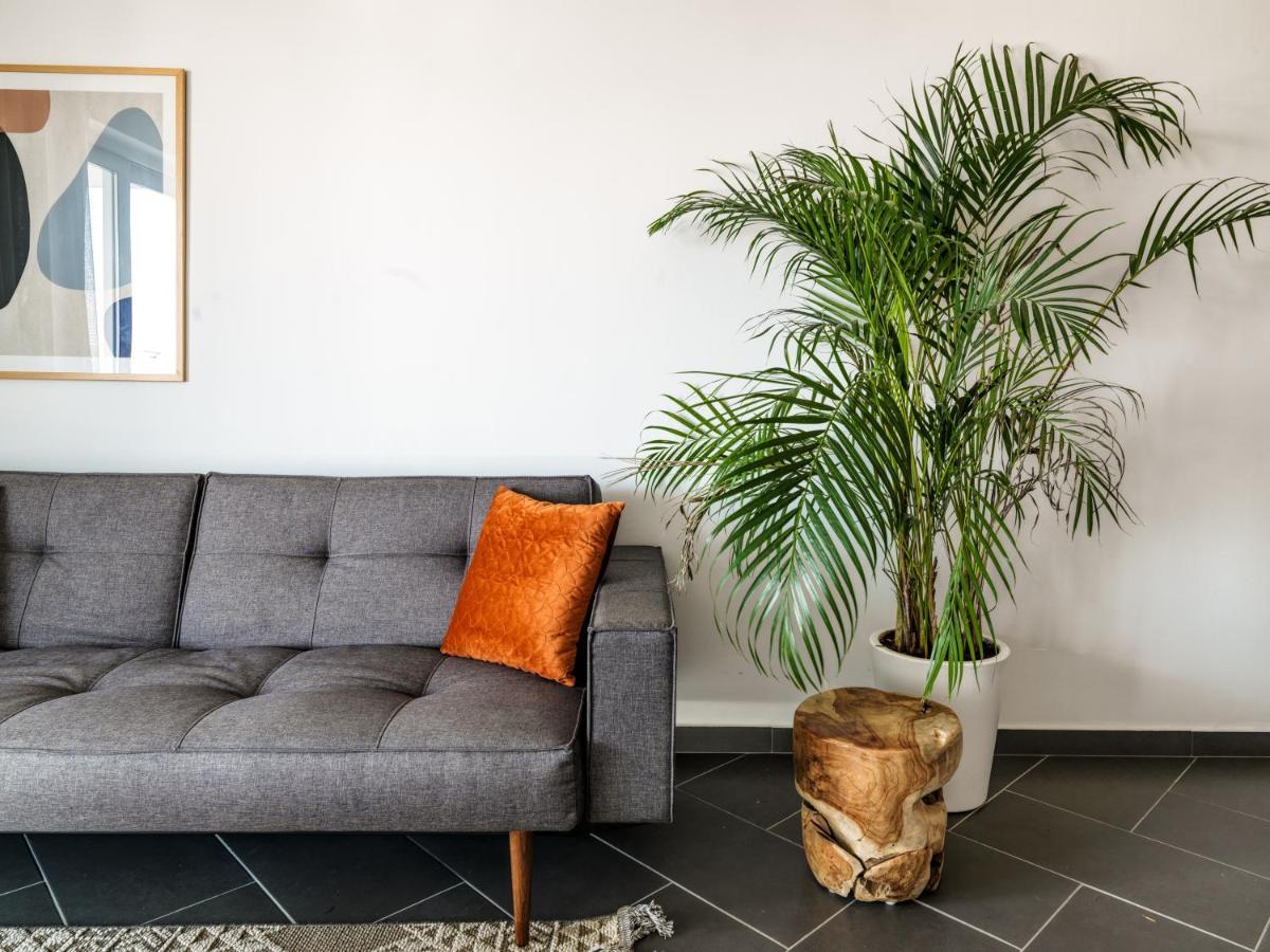 Liv Urban Suites Ларнака Екстериор снимка
