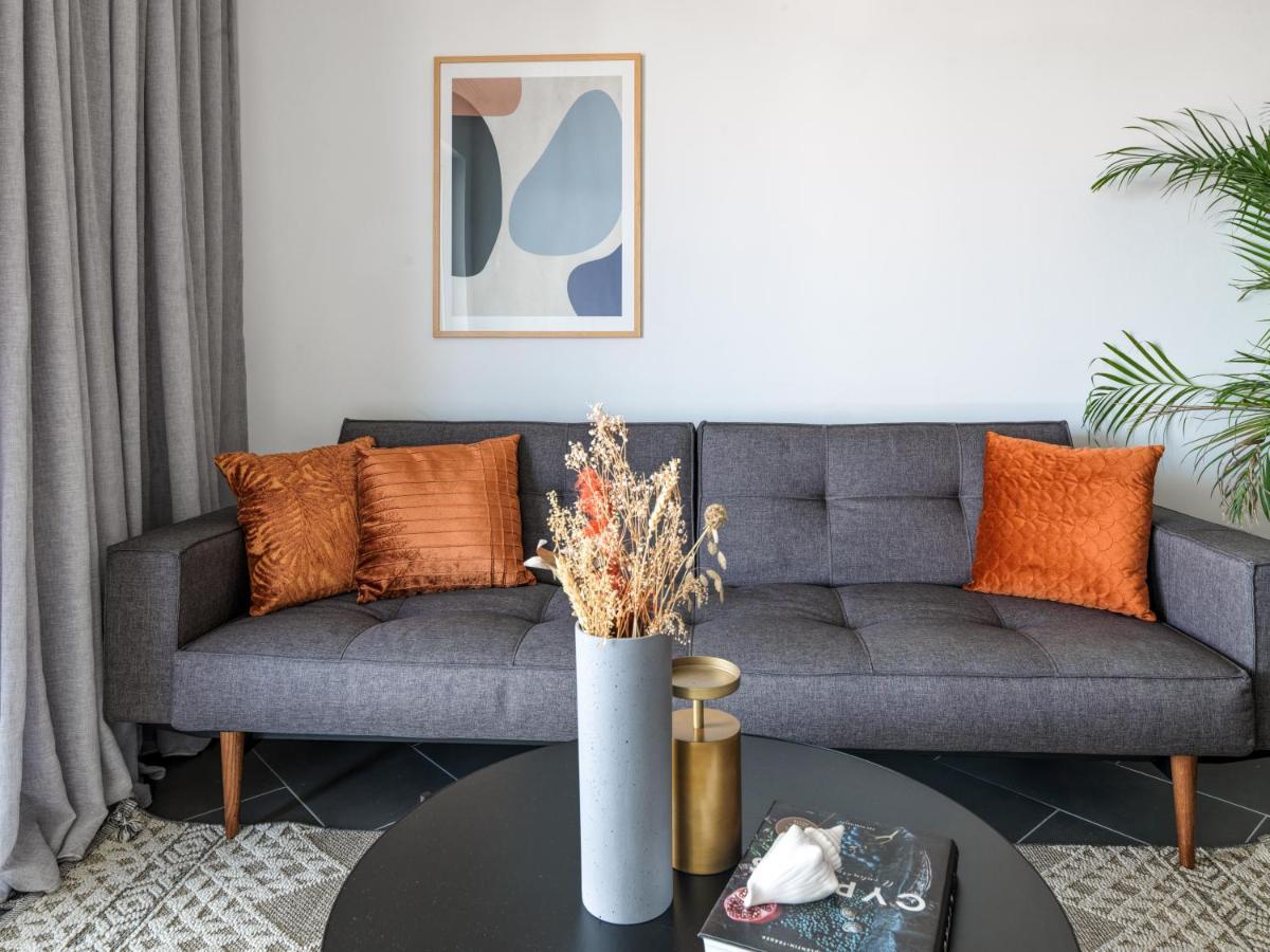 Liv Urban Suites Ларнака Екстериор снимка