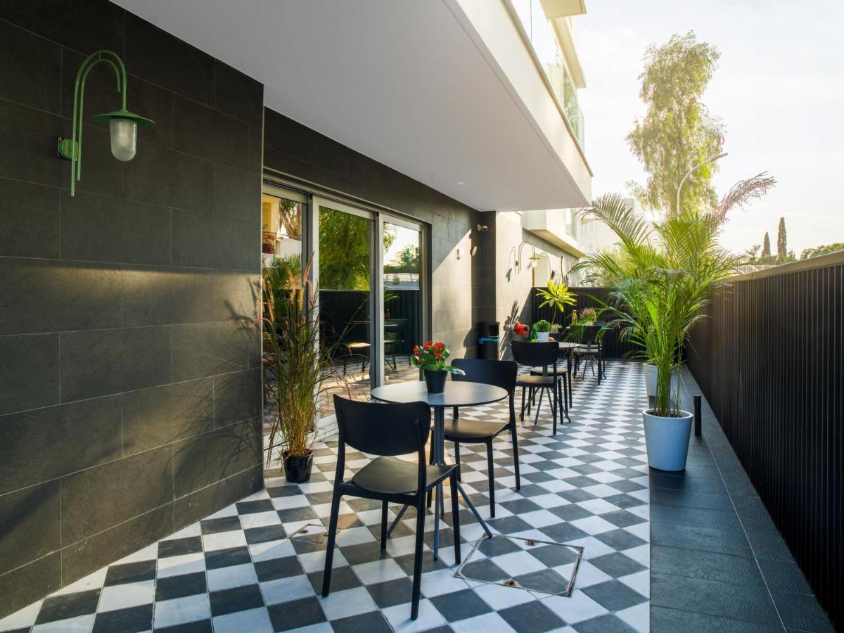 Liv Urban Suites Ларнака Екстериор снимка
