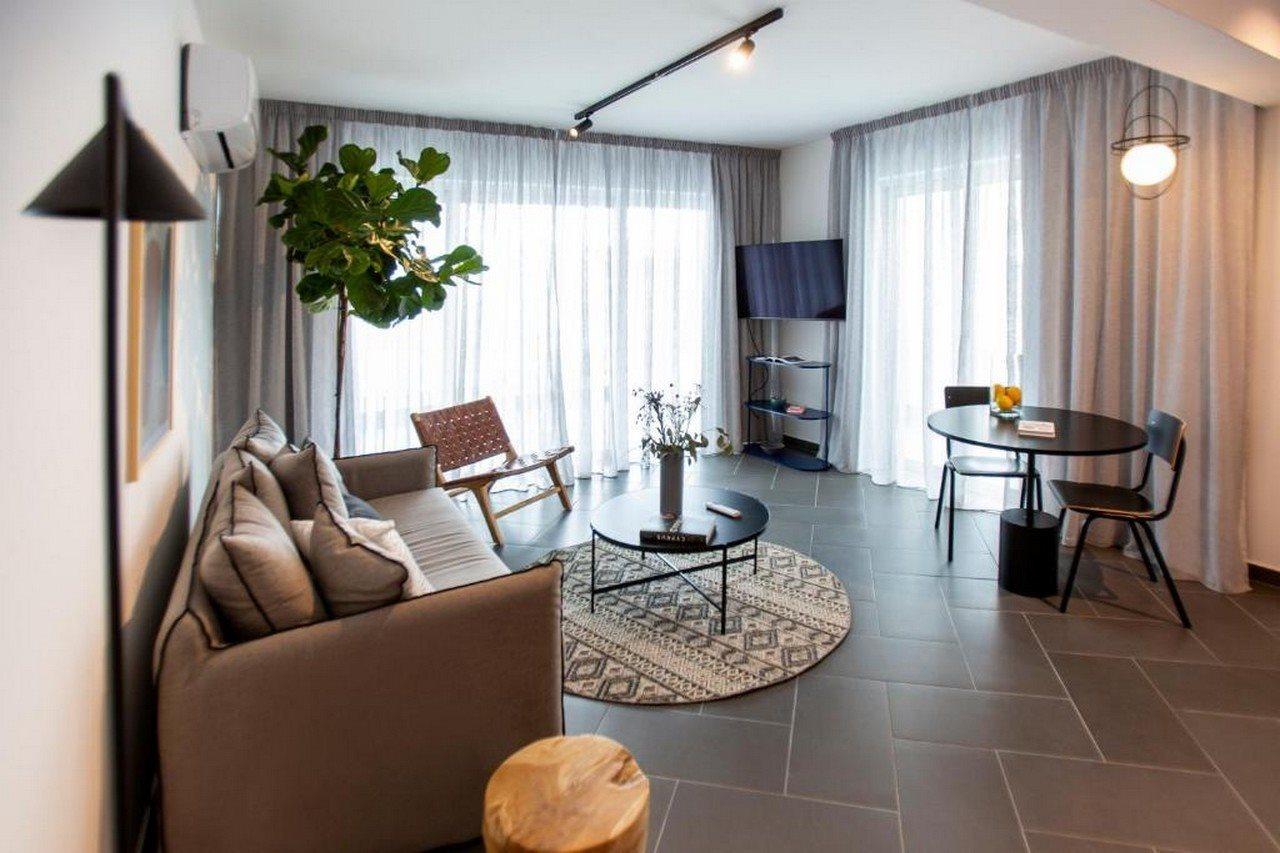 Liv Urban Suites Ларнака Екстериор снимка