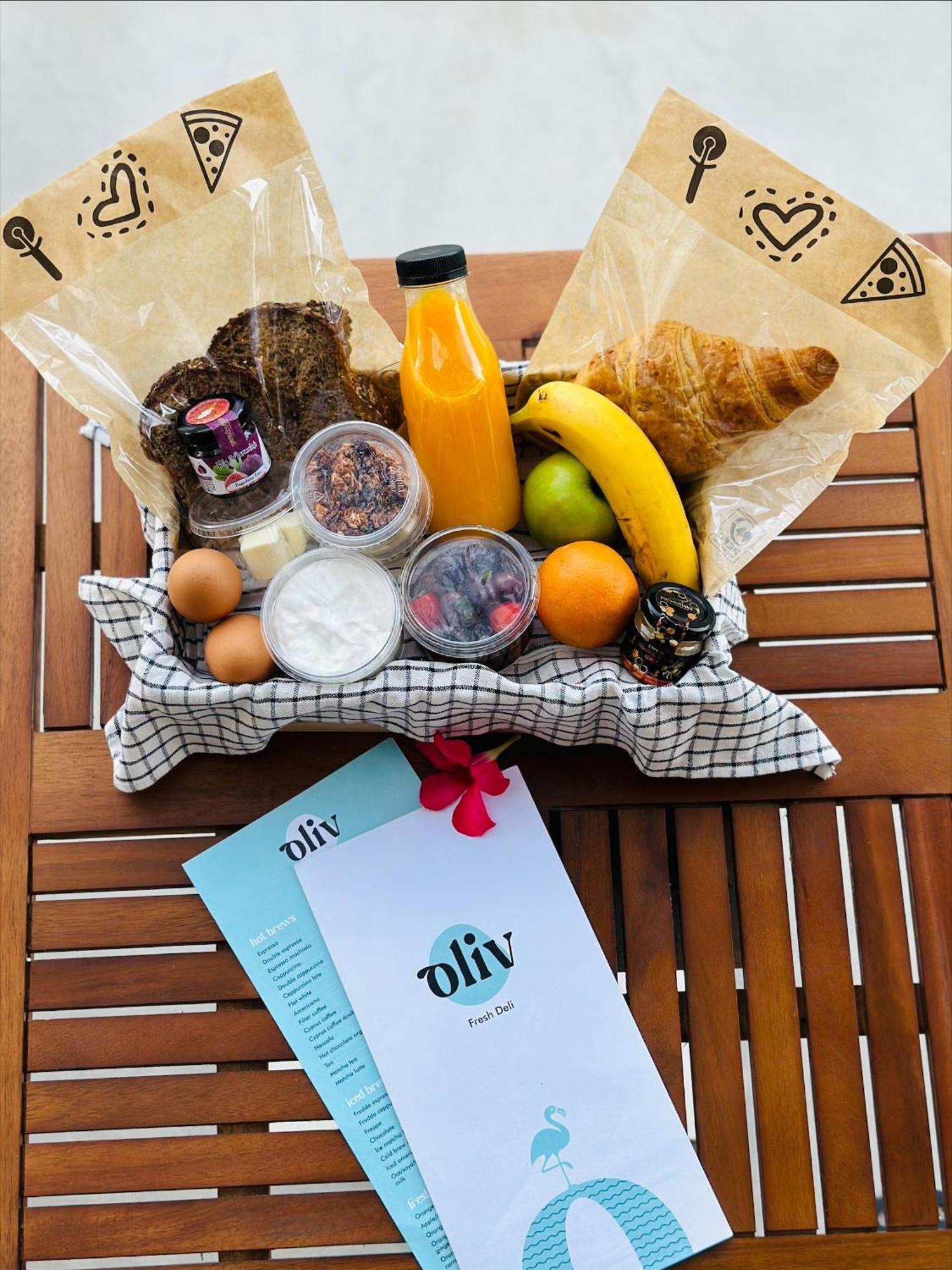 Liv Urban Suites Ларнака Екстериор снимка